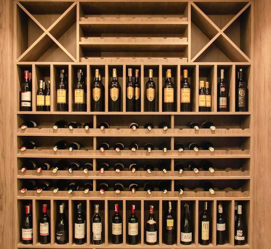 El Hotel Mandy tiene una cuidada selección de vinos españoles - PHOTO/Redes sociales