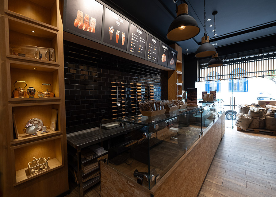 Interior de Omeza Coffee Gallery - ATALAYAR/GUILLERMO LÓPEZ