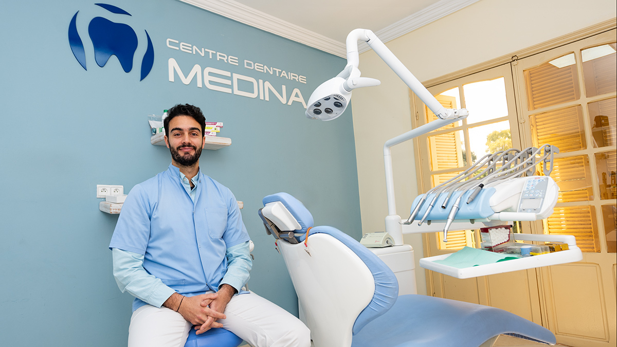 Ismail Bouhlal, odontólogo y propietario del Centro Dental Medina - ATALAYAR/GUILLERMO LÓPEZ