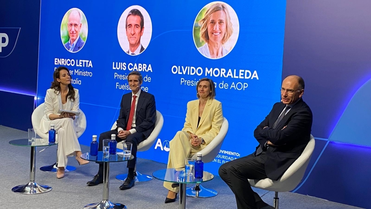 Dcha. a izqda.: Enrico Letta; Olvido Moraleda; Luis Cabra; y la moderadora, Esther Vaquero - ATALAYAR