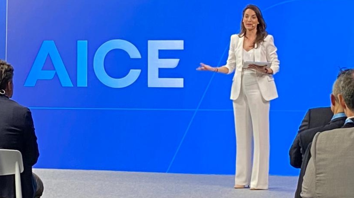 Esther Vaquero presenta la nueva imagen corporativa de AOP, que pasa a llamarse AICE - ATALAYAR