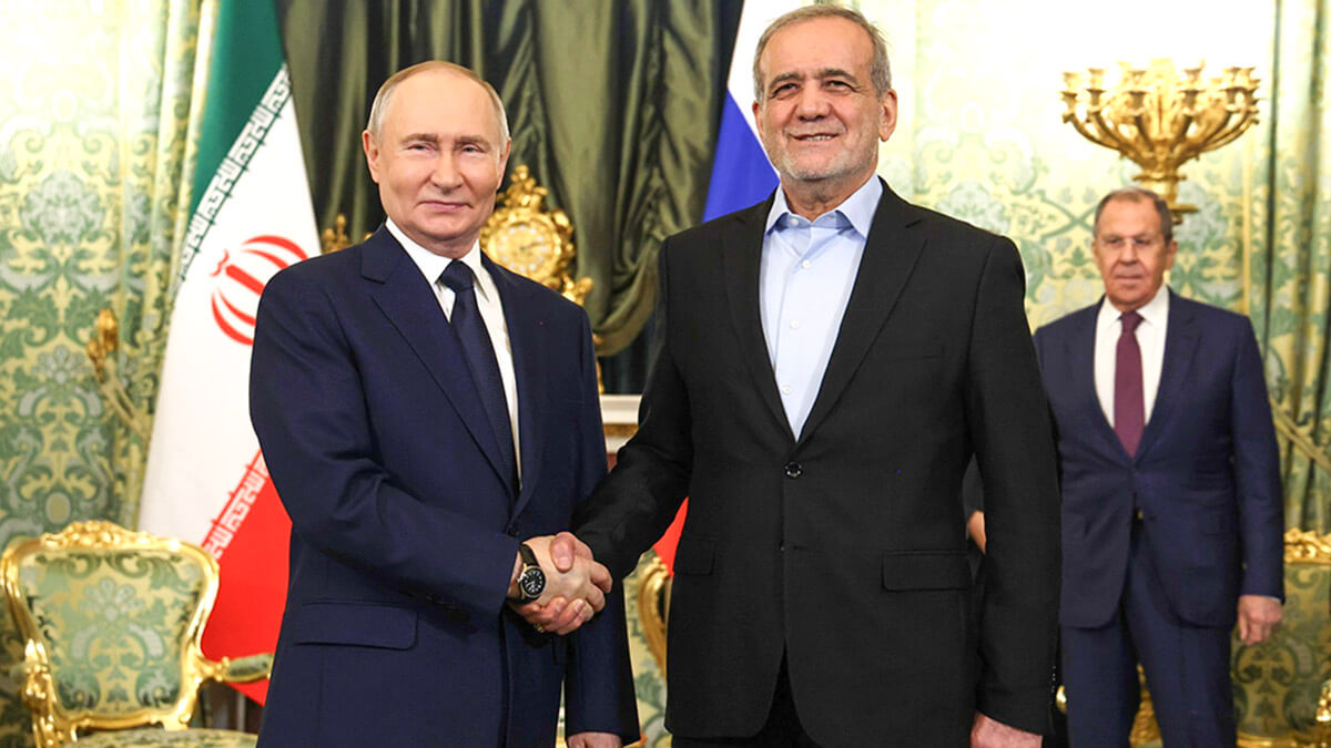 Las agencias de inteligencia de Estados Unidos consideran que Rusia, China, Corea del Norte e Irán son sus potenciales amenazas. En imagen, el presidente Putin con el primer ministro iraní, Masud Pezeshkian, en su vista de enero a Moscú - PHOTO/Kremlin