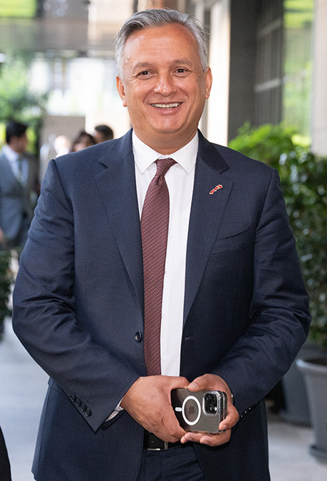 El ministro de Inversiones de Marruecos, Karim Zidane, subrayóa la importancia de la cohesión entre los empresarios marroquíes y españoles - ATALAYAR/GUILLERMO LÓPEZ