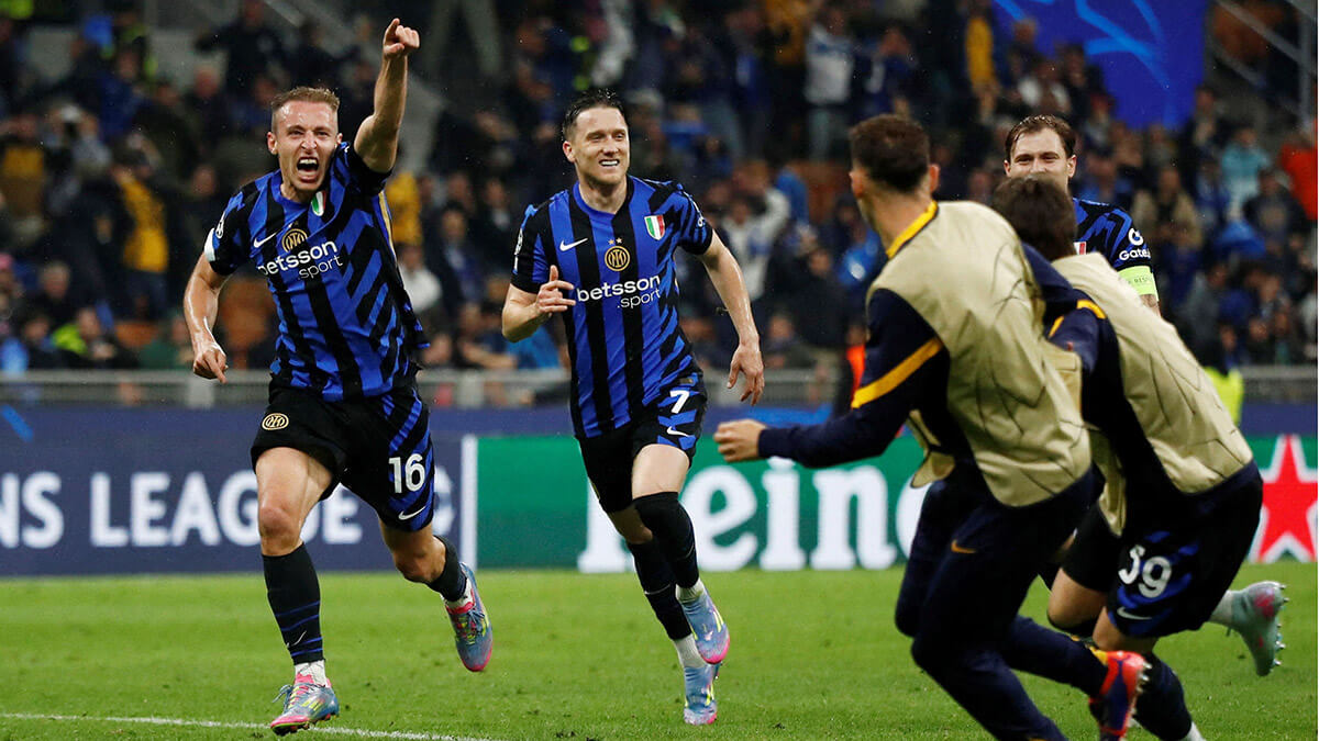 <p>Davide Frattesi del Inter de Milán celebra su cuarto gol con Piotr Zielinski - REUTERS/ALESSANDRO GAROFALO </p>