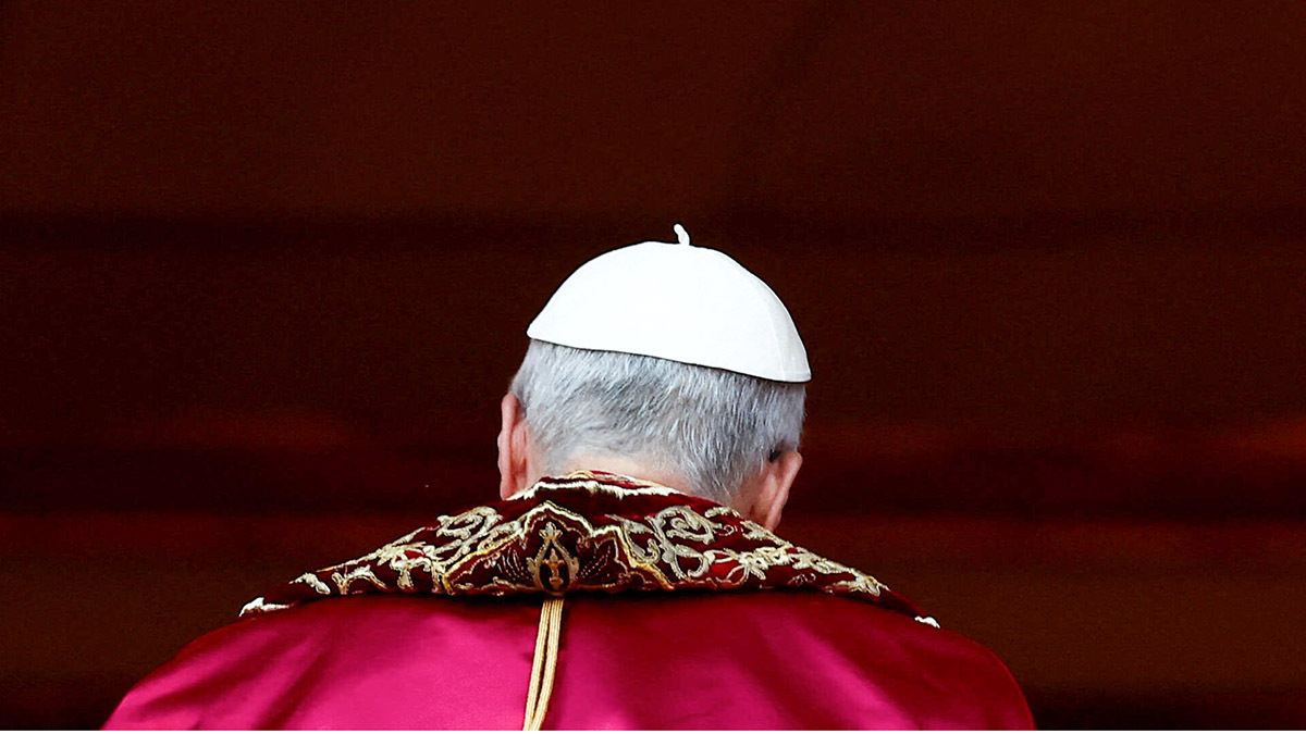 El recién elegido papa León XIV, el cardenal Robert Prevost de los Estados Unidos, aparece en el balcón de la Basílica de San Pedro, en el Vaticano, el 8 de mayo de 2025 - REUTERS/ YARA NARDI