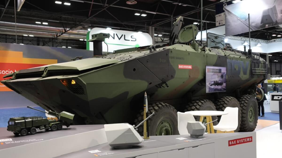 La Feria española no ha tenido el suficiente eco entre la industria de defensa británica, que dirige sus esfuerzos hacia áreas donde ha identificado mayores oportunidades. En imagen un vehículo de BAE Systems en FEINDEF 2023 - PHOTO/JPons