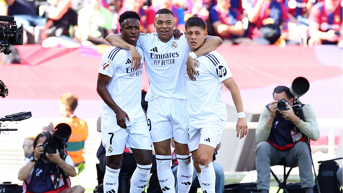 <p>Kylian Mbappé del Real Madrid celebra su segundo gol con Vinicius Junior y Arda Guler - REUTERS/ ALBERT GEA </p>