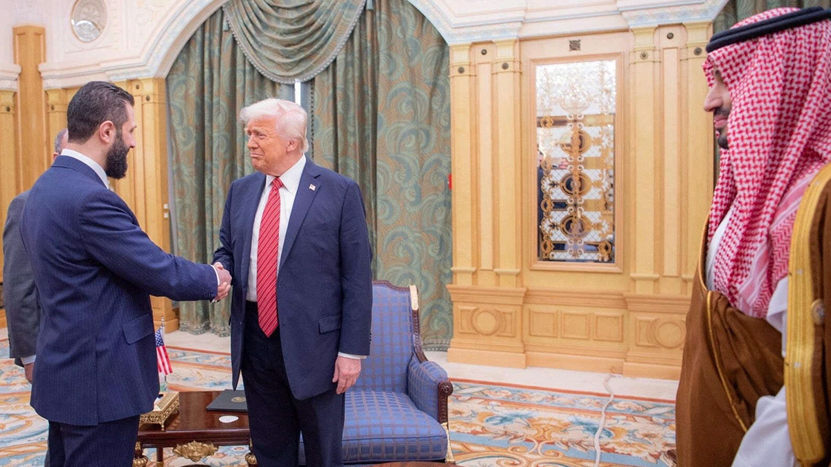 El presidente estadounidense Donald Trump se reúne con el presidente sirio Ahmed al-Sharaa en Riad, Arabia Saudita - Agencia de Prensa Saudita vía REUTERS