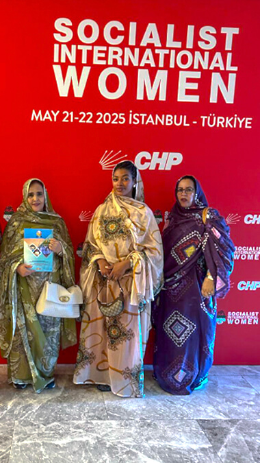 Delegación femenina del MSP en la sede del Consejo de la Internacional Socialista de Mujeres en Estambul