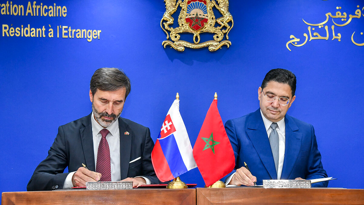 Nasser Bourita, ministro de Asuntos Exteriores y Cooperación Africana, junto a su homólogo eslovaco Juraj Blanár, durante la firma del MoU en Rabat, Marruecos - PHOTO/MAROC DIPLOMATIE