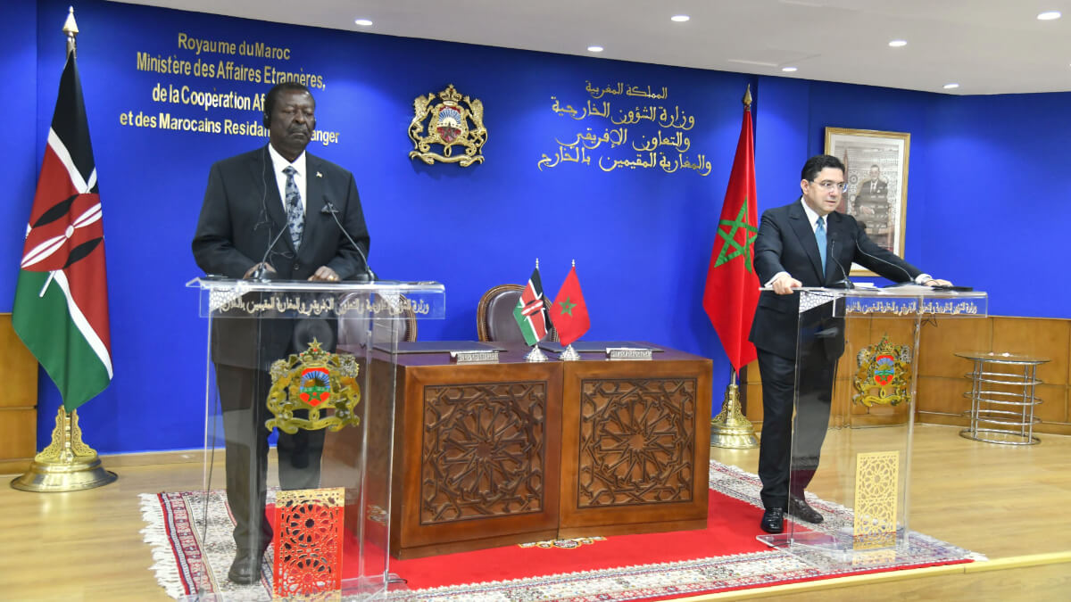 Nasser Bourita, ministro de Asuntos Exteriores marroquí, junto al primer ministro y ministro de Asuntos Exteriores de Kenia, Musalia Mudavadi en la sede del Ministerio - PHOTO/@Marocdiplomatie