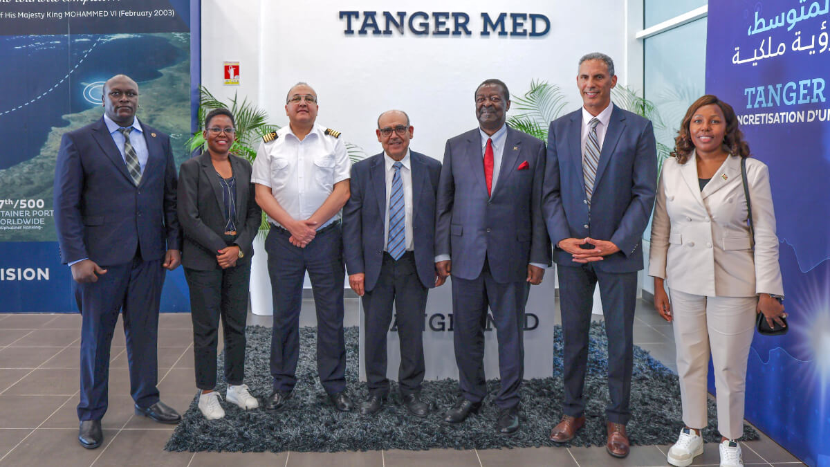 Musalia Mudavadi, primer ministro y ministro de Asuntos Exteriores de Kenia, junto al capitán Tarik Dourasse, director de la Estación de Practicaje y Centro de Simulación Marina de Tánger Med - PHOTO/MFA KENYA