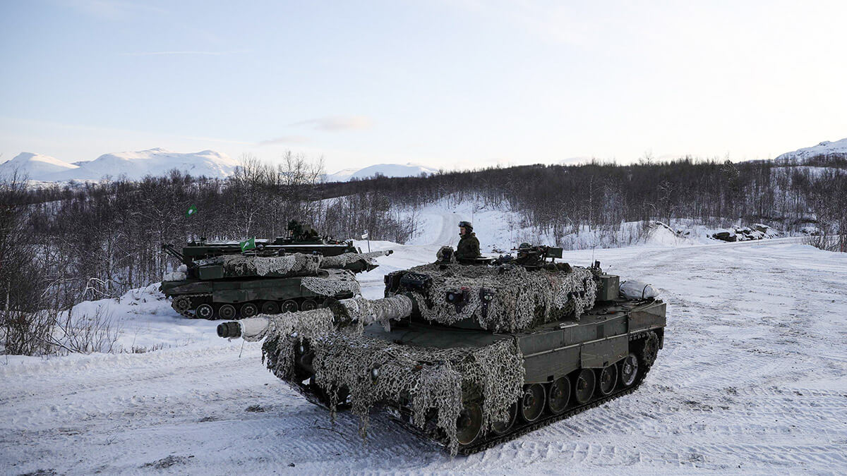 <p>Escuadrón de tanques del Ejército noruego durante unas maniobras - REUTERS/STOYAN NENOV </p>