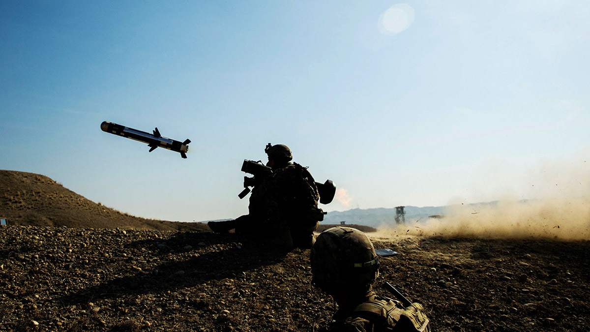 <p>Soldado estadounidense dispara un sistema de misiles Javelin durante un ejercicio de entrenamiento - REUTERS/ LUKAS JACKSON </p>