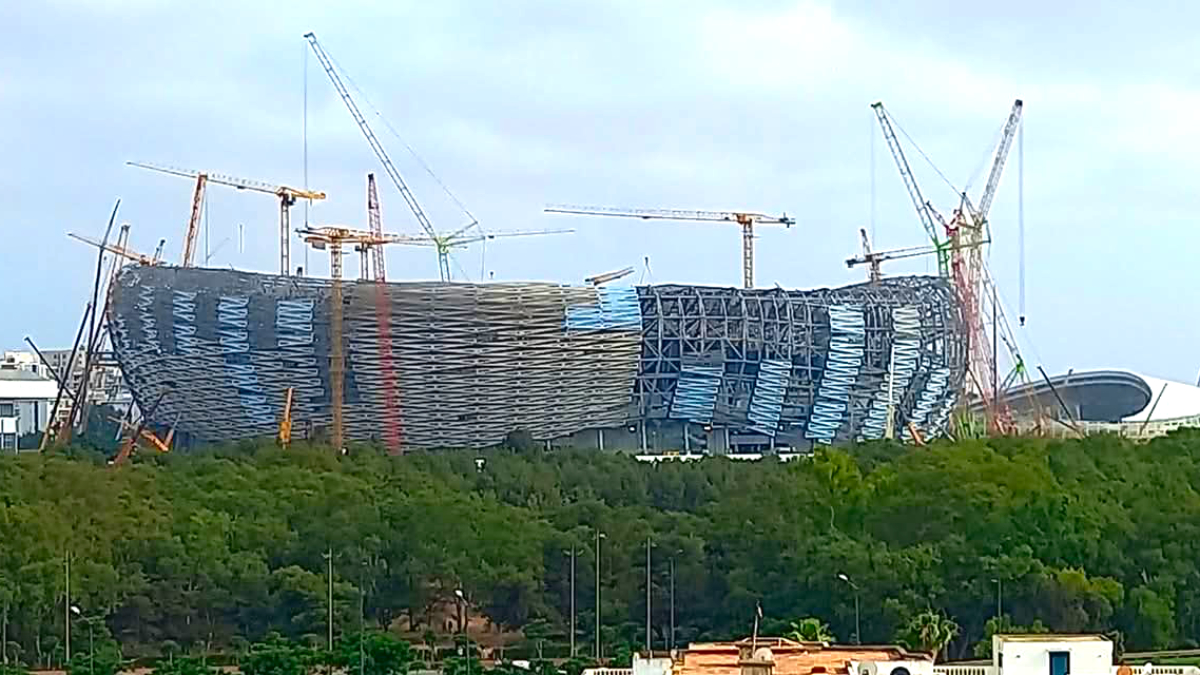 Obras del estadio Moulay El Hassan en Tánger, Marruecos - PHOTO/AFCON