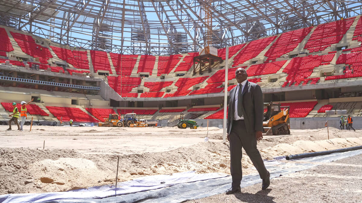 David Lammy, ministro de Asuntos Exteriores de Reino Unido, visitando las obras del Estadio Moulay El Hassan en Tánger, Marruecos - PHOTO/@UKinMorocco