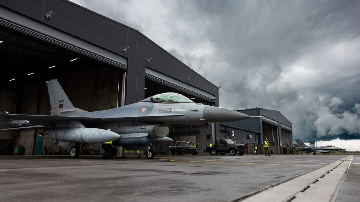 El jefe político de la Alianza ha desvelado que los aliados tienen previsto adquirir unos 700 cazas F-35. Los F-16 de Portugal estaba previsto que fueran relevados por el citado modelo, cuya compra ha quedado en suspenso - PHOTO/NATO