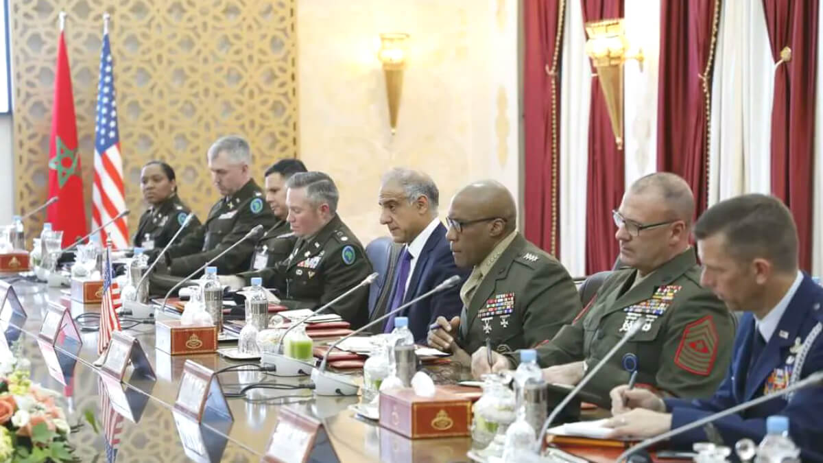 El general Michael Langley, comandante del United States Africa Command (AFRICOM) desde agosto de 2022, junto a la delegación norteamericana durante las reuniones previas a la celebración de la maniobras del African Lion - PHOTO/FAR MAROC