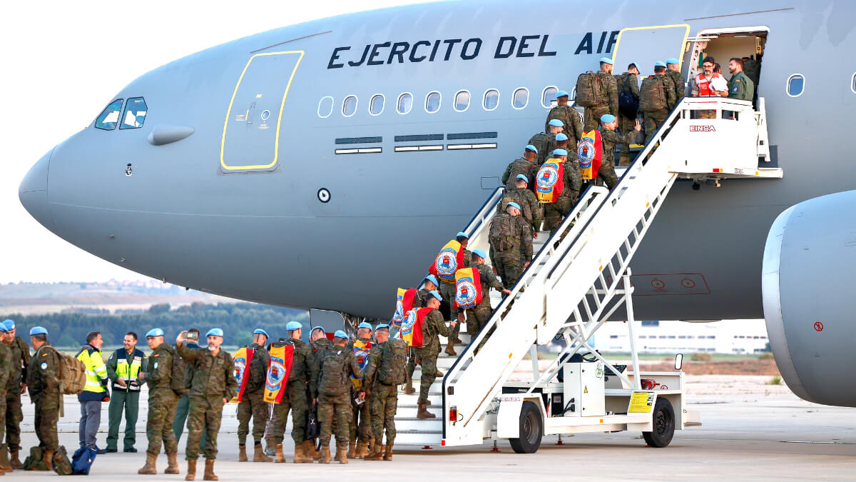 Los militares del Ejército cumplen misiones en Bosnia-Herzegovina, Colombia, Eslovaquia, Iraq, Letonia Mozambique, República Centroafricana, Somalia y Turquía. En imagen, partida en mayo de la misión al Líbano - PHOTO/MDE-Rubén Somonte