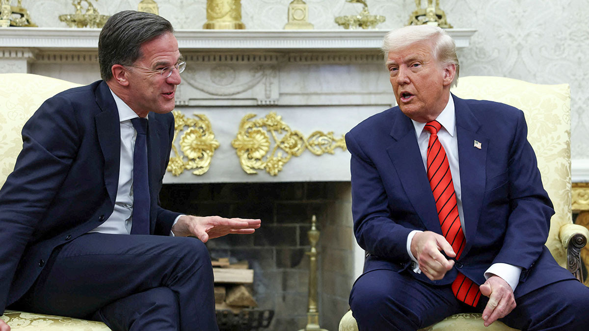El presidente de Estados Unidos, Donald Trump, se reúne con el secretario general de la OTAN, Mark Rutte, en la Oficina Oval de la Casa Blanca en Washington, D.C., EE. UU., el 13 de marzo de 2025 - REUTERS/EVELYN HOCKSTEIN