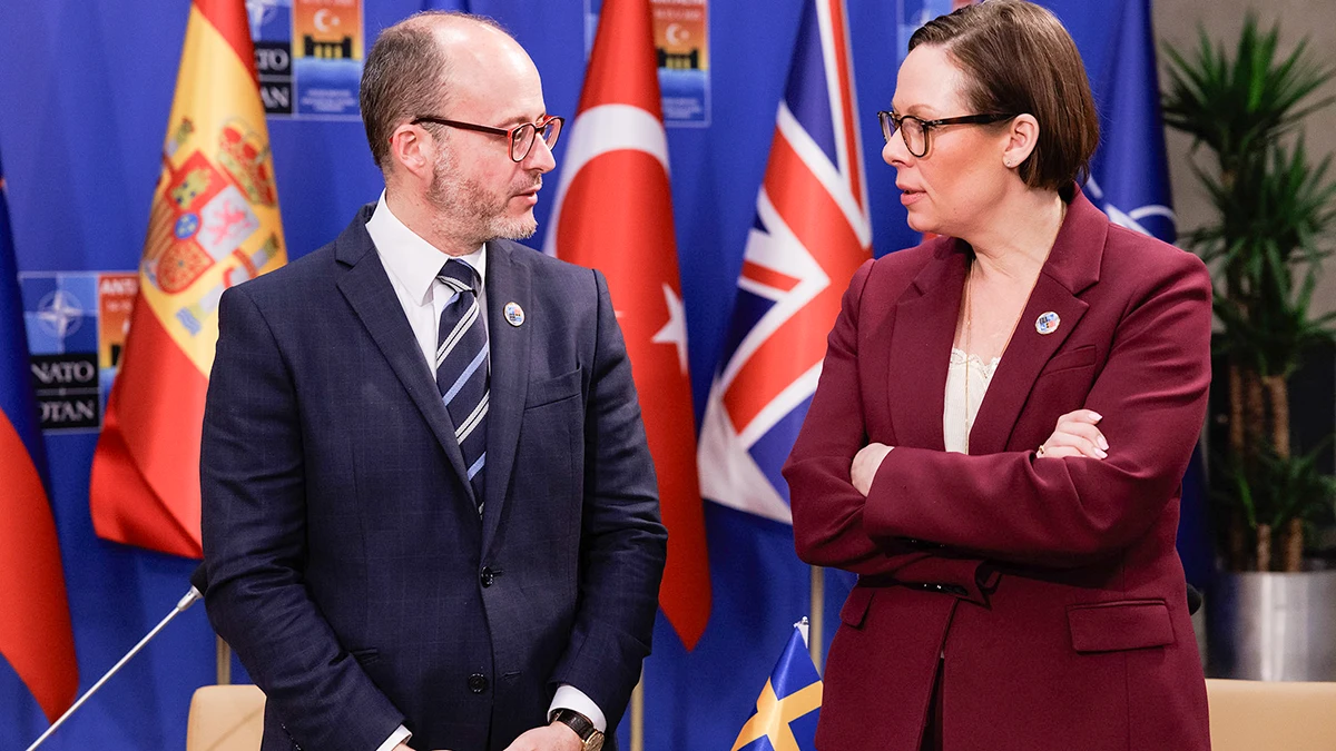 El secretario de Estado de Asuntos Exteriores y Globales, Diego Martínez Belío (izquierda), y el representante permanente de España ante la Alianza, embajador Federico Torres, han tenido un papel de primer orden en las negociaciones - PHOTO/NATO
