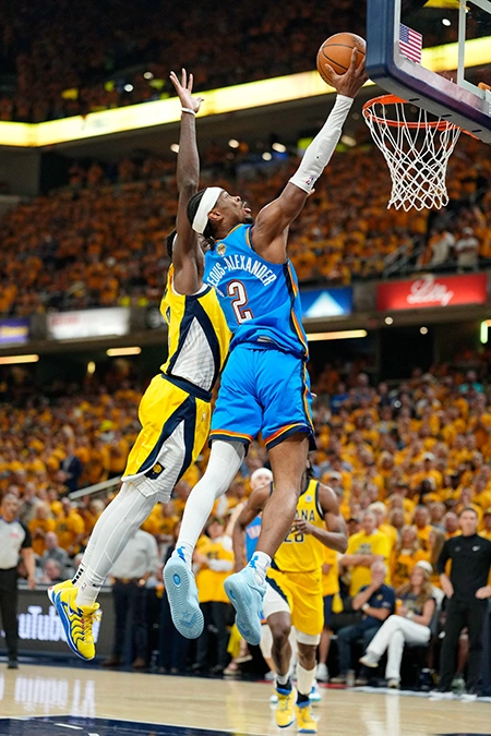 El base de los Oklahoma City Thunder Shai Gilgeous-Alexander durante la primera mitad del sexto partido de las Finales de la NBA 2025 entre los Oklahoma City Thunder y los Indiana Pacers en el Gainbridge Fieldhouse - PHOTO/ KYLE TEREDA-IMAGN IMAGES via REUTERS