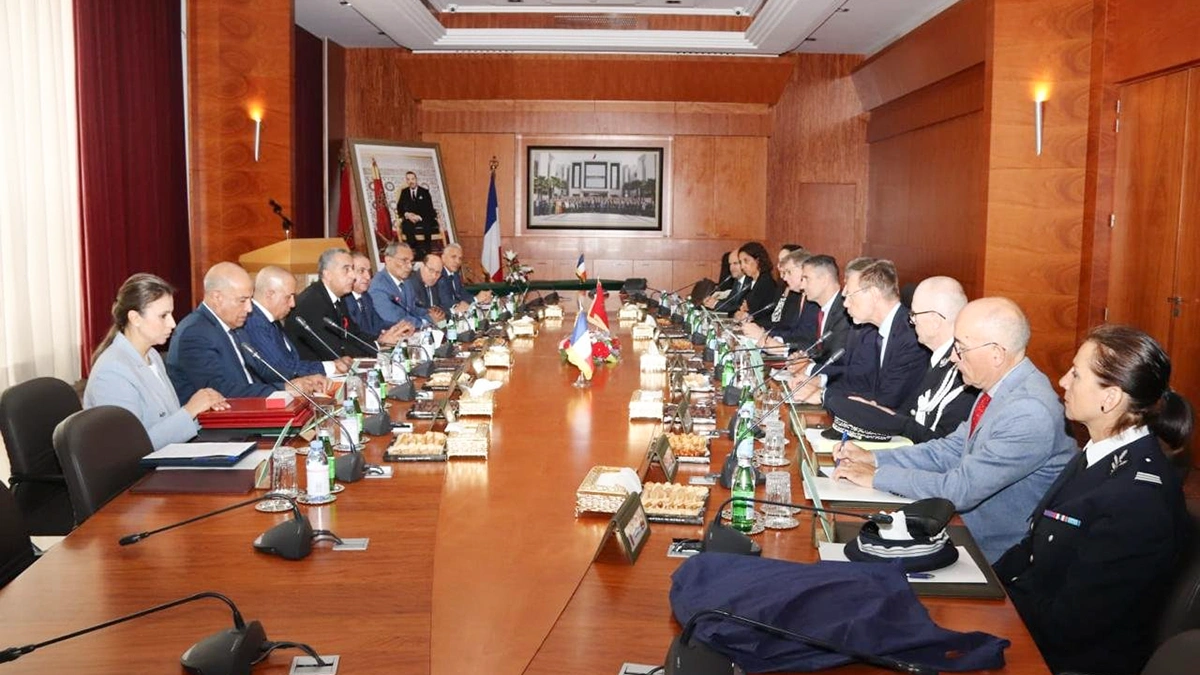 Delegación de Marruecos y de Francia durante las reuniones para el establecimiento de una hoja de ruta común en materia de defensa y seguridad contra el terrorismo internacional - PHOTO/X/@CherkaouiTalal