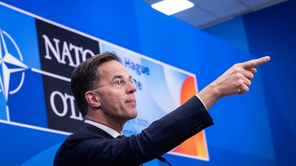 Los 32 mandatarios asumen que aportarán hasta el 1,5 % del PIB anual para proteger infraestructuras críticas, defender redes, garantizar la preparación y resiliencia civil, impulsar la innovación y fortalecer la base industrial de defensa - PHOTO/NATO