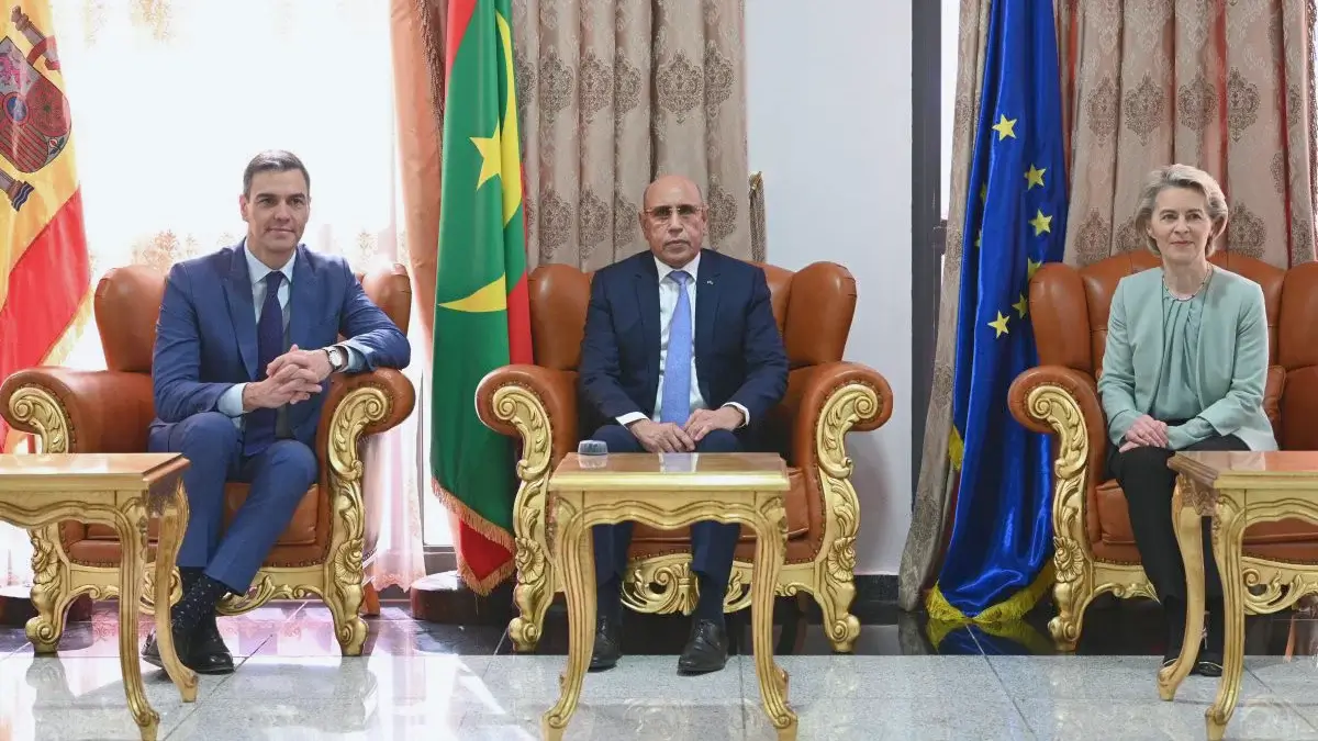 El presidente de Mauritania,Mohamed Ould Cheikh El Ghazouani, con la presidenta de la Comisión Europea, Ursula Von Der Layen y el presidente del Gobierno de España, Pedro Sánchez
