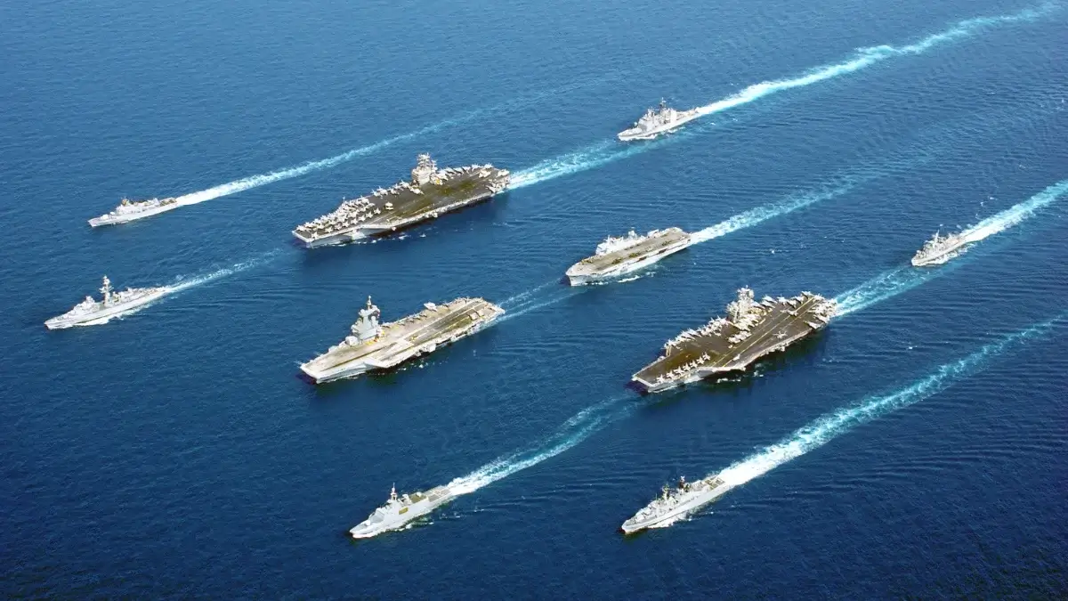 Dos grandes portaviones de Estados Unidos acompañan al francés Charles de Gaulle y al más pequeño británico Queen Elisabeth en un reciente despliegue naval de la OTAN - PHOTO/US Navy