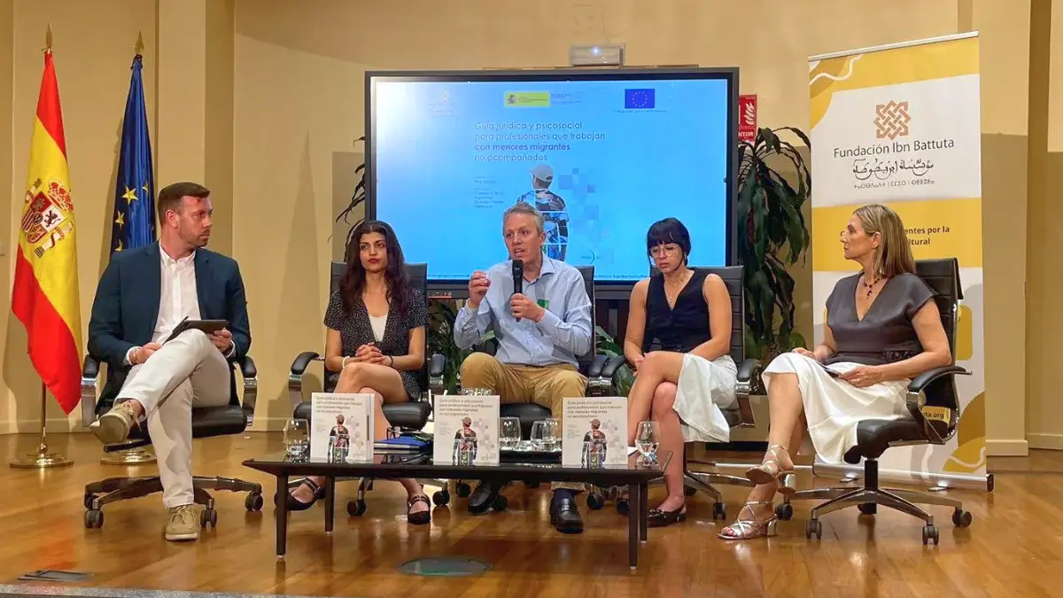 Guía Jurídica y Psicosocial para profesionales que trabajan con menores migrantes no acompañados