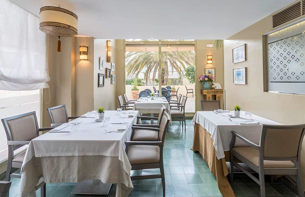 Salón del restaurante Mesana en la Bahía de Tánger, Marruecos - PHOTO/ATALAYAR