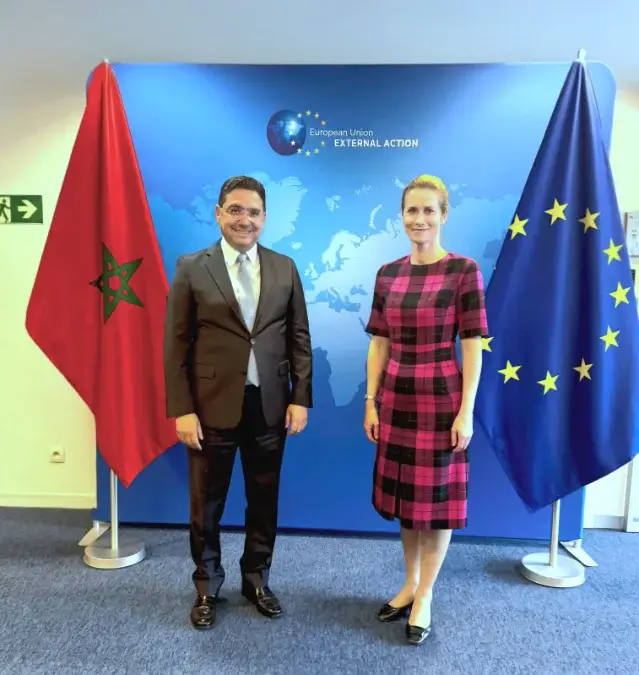 Nasser Bourita, ministro de Asuntos Exteriores, Cooperación Africana y Marroquíes Residentes en el Extranjero, junto a la Alta Representante de la Unión Europea para Asuntos Exteriores, Kaja Kallas, durante la V Edición de la Reunión Ministerial de la Unión Europea en Bruselas el 14 de julio - PHOTO/X/MAROC DIPLOMATIE