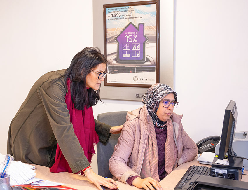 <p>Meriem Bouhriz, en las oficinas de RMA seguros - PHOTO/ATALAYAR/GUILLERMO LÓPEZ </p>