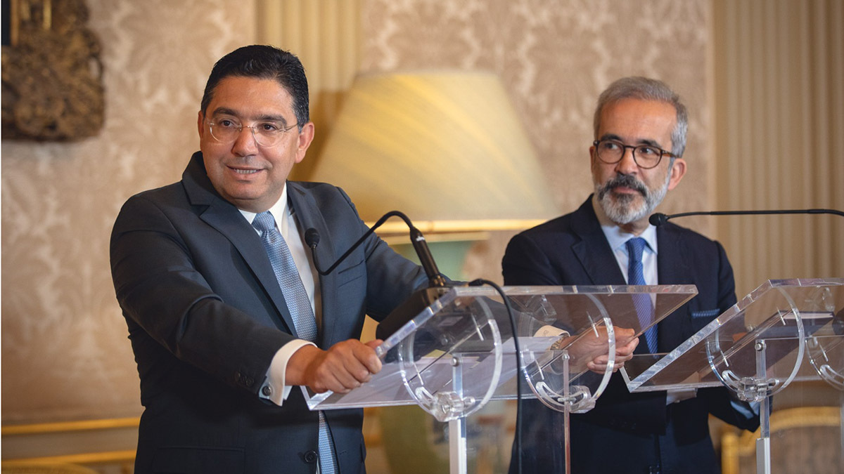 Nasser Bourita, ministro de Asuntos Exteriores, Cooperación Africana y Marroquíes Residentes en Extranjero, junto a Paulo Rangel, ministro de Estado y Asuntos Exteriores de Portugal, durante la conferencia posterior a la reunión bilateral el 22 de julio en Lisboa, Portugal - PHOTO/X/MAROC DIPLOMATIE