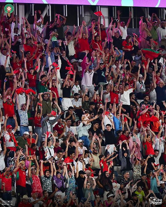 Afición marroquí celebrando el último gol de la tanda de penaltis que llevó a la selección de las Leonas del Atlas a la segunda final consecutiva de la Copa Africana de Naciones Femenina (WAFCON) en el Estadio Olímpico de Rabat, el 23 de julio - PHOTO/X/ENMAROC 