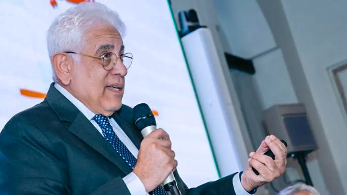 El liberal Hossam Badrawi, exdiputado del Partido Nacional antes de 2011, durante una conferencia - PHOTO/REDES SOCIALES