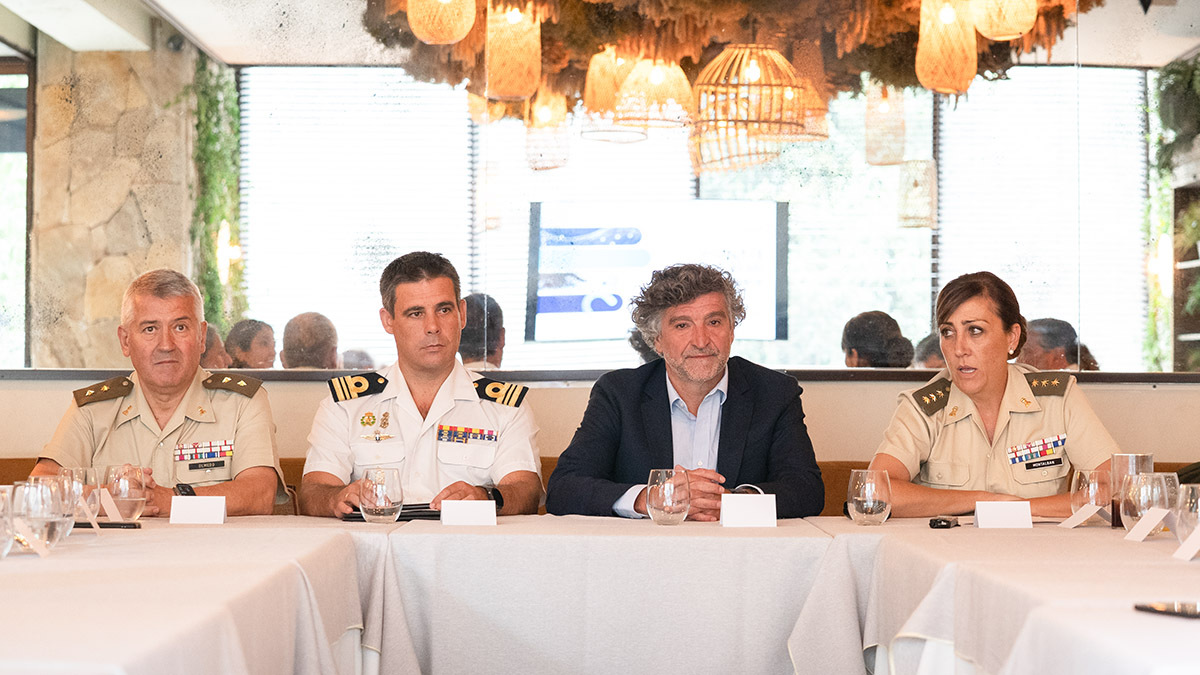 En el foro sobre el futuro de la guerra electrónica en España fueron ponentes la coronel Isabel Montalbán y el teniente coronel Jesús Rodríguez Olmedo (REW 31), el capitán de Corbeta Carlos León y Alfredo Estirado (TRC) - PHOTO/TRC