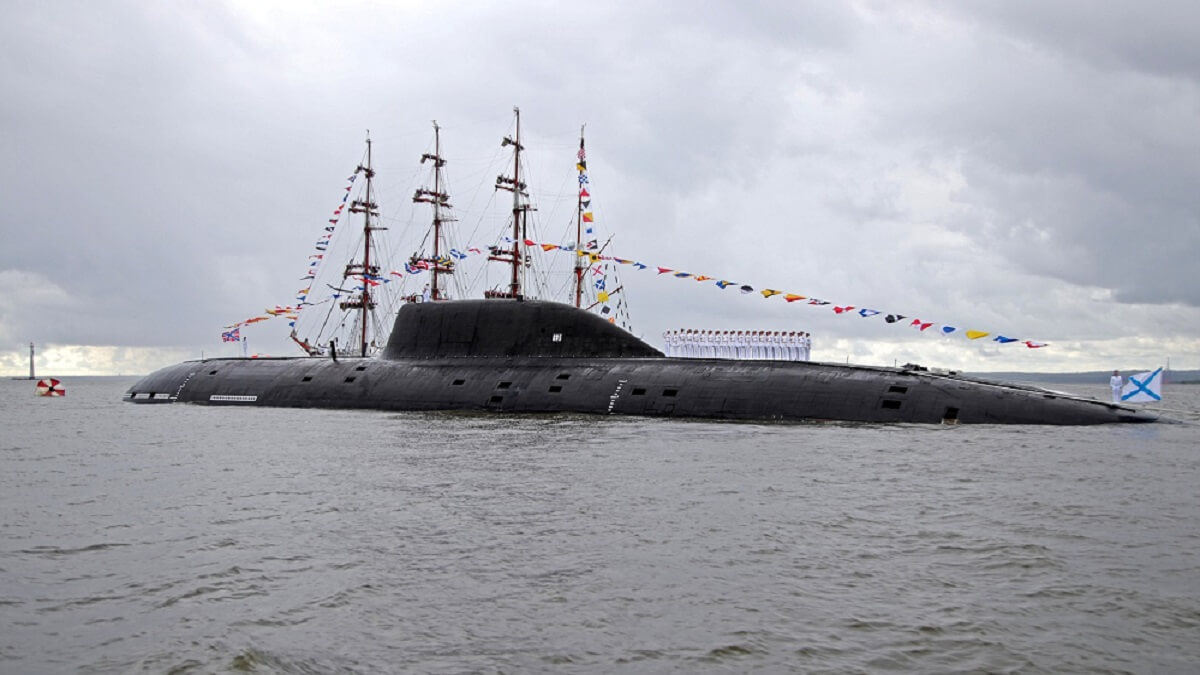 La Armada rusa cuenta con submarinos de ataque de propulsión nuclear como los de la clase Yasen (proyecto 885) mostrado en la revista naval de 2023 en la gran base de Kronstadt, en las inmediaciones de San Petersburgo - PHOTO/Kremlin