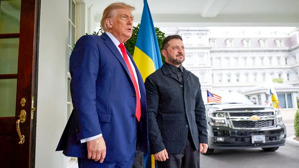 El presidente de los Estados Unidos, Donald Trump, y el presidente de Ucrania, Volodymyr Zelenskiy, se reúnen en la Casa Blanca, en medio de las negociaciones para poner fin a la guerra de Rusia en Ucrania, en Washington, D.C., Estados Unidos, el 18 de agosto de 2025 - Ukrainian Presidential Press Service/Handout via REUTERS