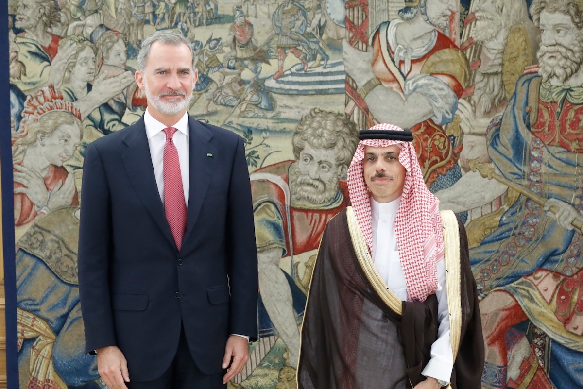 rey_audiencia_ministro_asuntos_ext_sar_principe_faisal_bin_farhan_al_saud_20220613_02