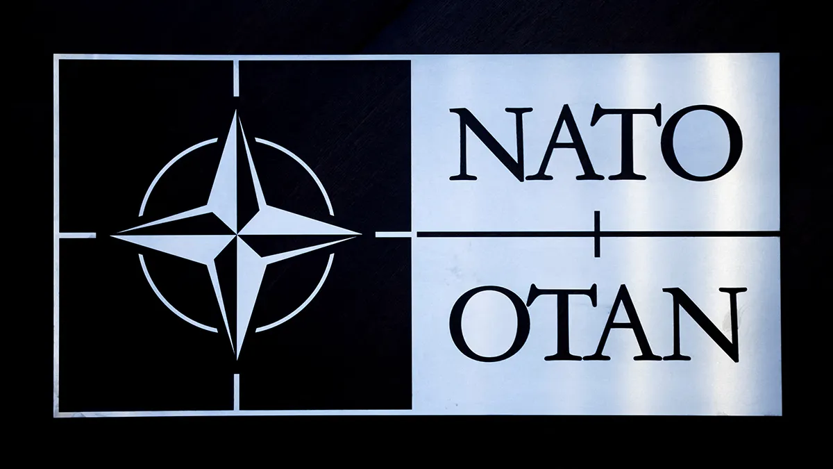 El logotipo de la OTAN se ve en una reunión del Consejo del Atlántico Norte - REUTERS/ JOHANNA GERON