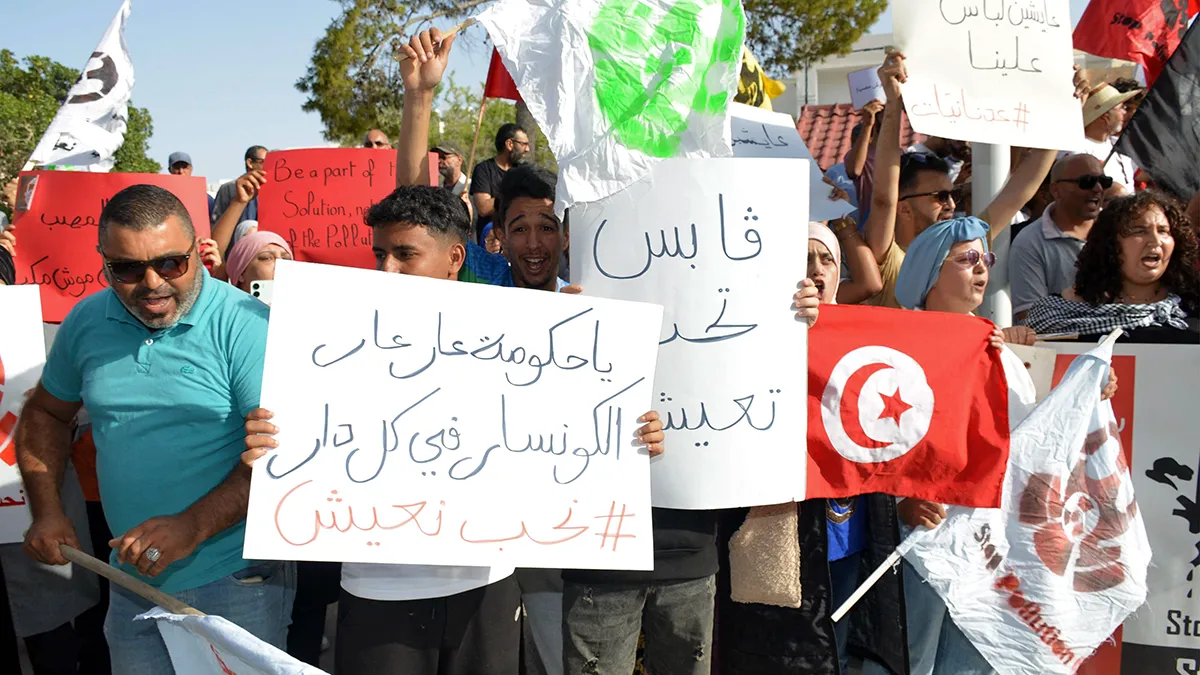 <p paraid="1767722153" paraeid="{ced27beb-d9ca-4508-b077-0353f7d09ea4}{33}">Residentes de la ciudad de Gabès, en la costa central del país, se congregaron para protestar y exigir el cierre de las fábricas químicas en la zona industrial de Ghannouch el 23 de mayo de 2025, ante la preocupación de que la contaminación provoque enfermedades en la población local - PHOTO/ ARCHIVO </p>
