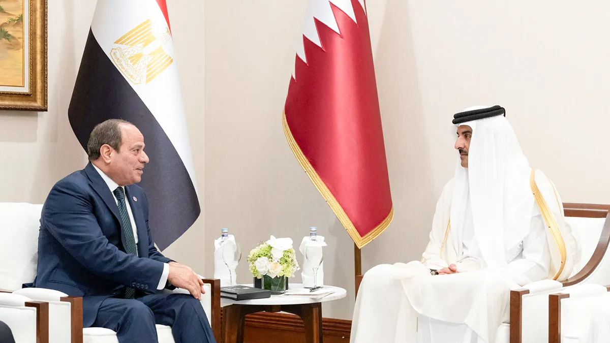 <p>El emir de Qatar, el jeque Tamim bin Hamad Al Thani, se reúne con el presidente egipcio, Abdel Fattah el-Sisi, en el marco de una cumbre de emergencia de líderes árabes-islámicos convocada para tratar el ataque israelí del 9 de septiembre contra Hamás en territorio qatarí. Doha, Qatar, 15 de septiembre de 2025 - PHOTO/ AMIRI DIWAN via REUTERS </p>
