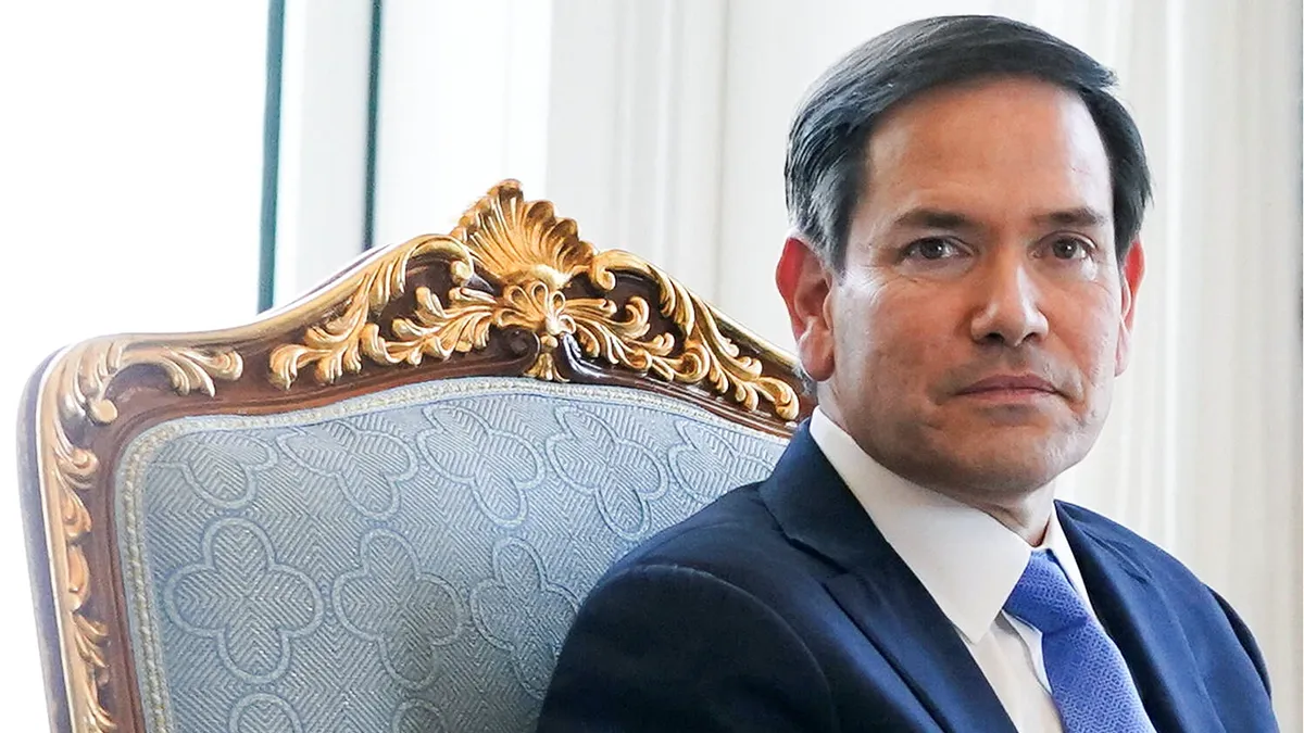 <p>El Secretario de Estado de los Estados Unidos, Marco Rubio, se reúne con el Emir Sheikh Tamim bin Hamad Al Thani de Qatar en Amiri Diwan, en Doha, Qatar, el 16 de septiembre de 2025 - REUTERS/ NATHAN HOWARD</p>
