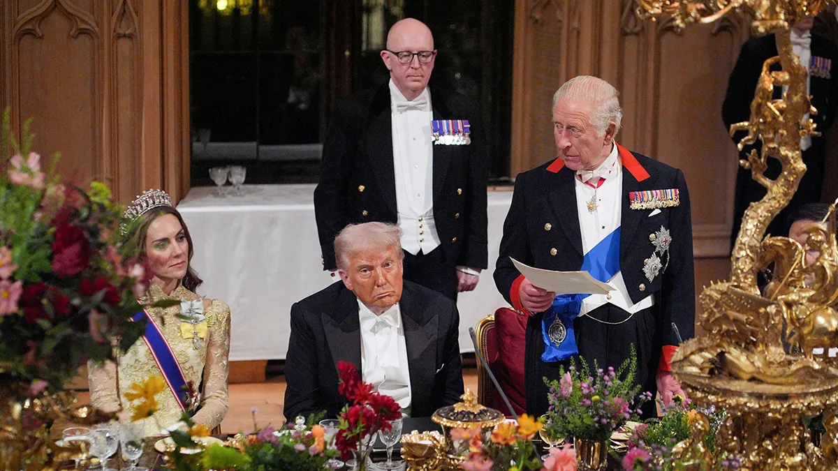 <p>El rey Carlos pronuncia su discurso mientras el presidente estadounidense Donald Trump y Catalina, princesa de Gales, escuchan durante el banquete de estado para el presidente estadounidense y la primera dama Melania Trump en el Castillo de Windsor, Berkshire, en el primer día de su segunda visita de estado al Reino Unido, miércoles 17 de septiembre de 2025 - PHOTO/ AARON CHOWN</p>
