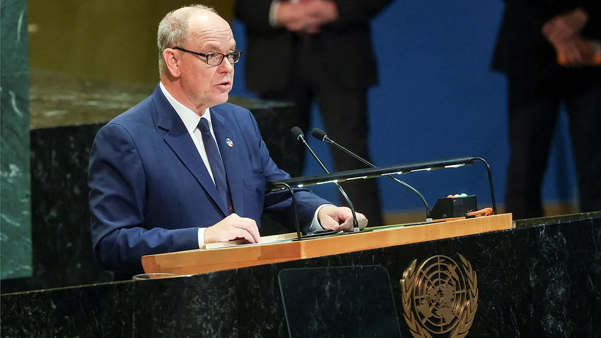 <p>El príncipe Alberto II de Mónaco habla durante una reunión de alto nivel de la Asamblea General de las Naciones Unidas en el trigésimo aniversario de la Cuarta Conferencia Mundial sobre la Mujer en la sede de la ONU en la ciudad de Nueva York, EE. UU., el 22 de septiembre de 2025 - REUTERS/ MIKE SEGAR</p>
