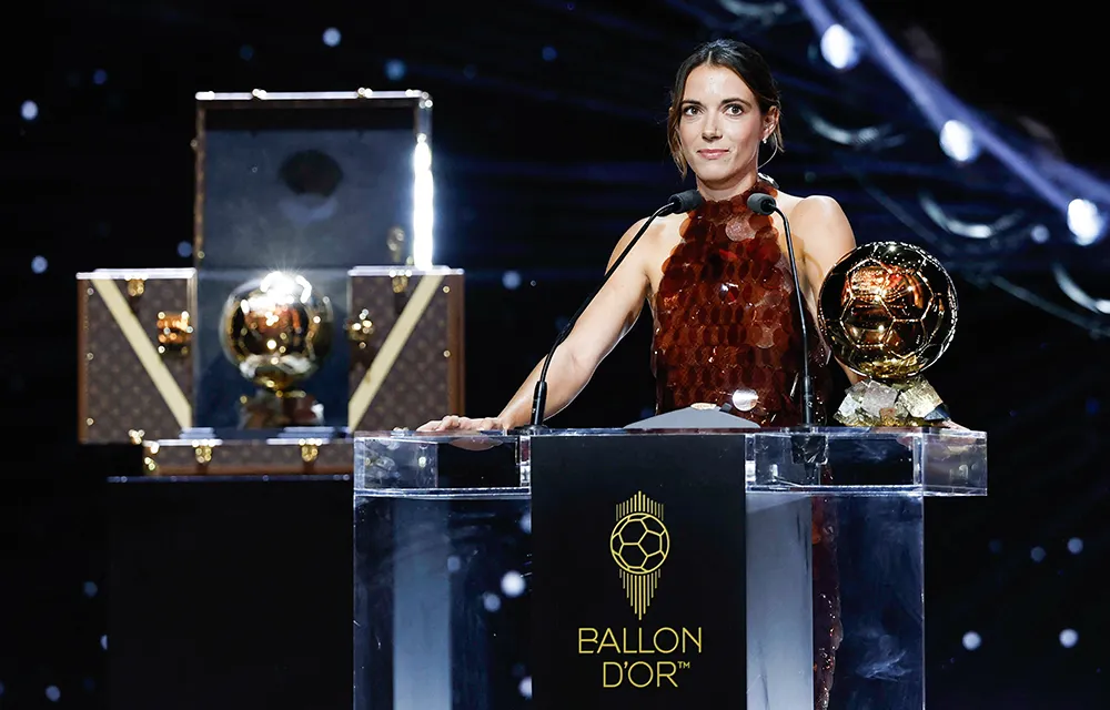 <p>Aitana Bonmati hace un discurso después de ganar el premio Ballon dOr femenino  - REUTERS/ BENOIT TESSIER</p>
