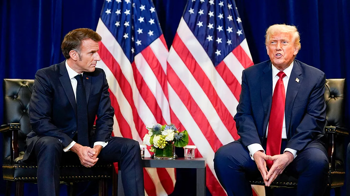 <p>El presidente estadounidense Donald Trump se reúne con el presidente francés Emmanuel Macron durante la 80.ª Asamblea General de las Naciones Unidas, en la ciudad de Nueva York, Nueva York, EE. UU., el 23 de septiembre de 2025 - REUTERS/ AL DRAGO</p>
