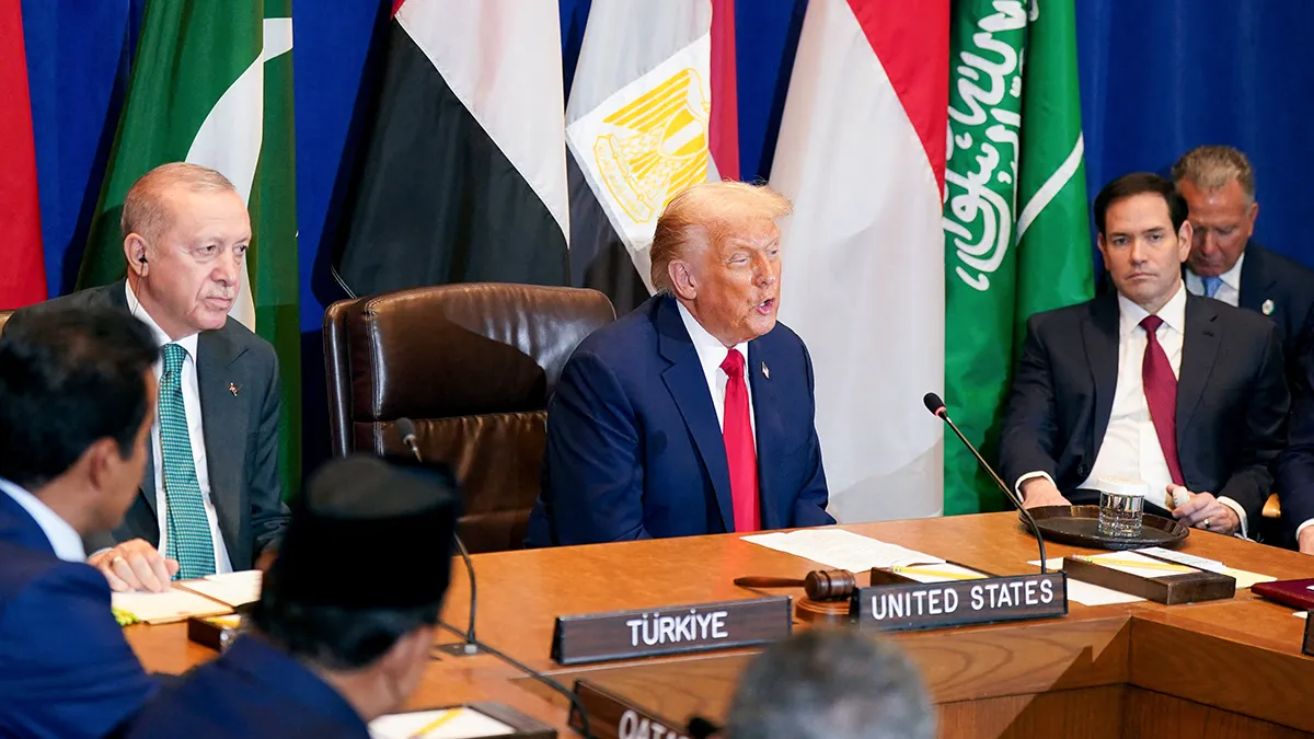 <p>El presidente estadounidense Donald Trump, el presidente turco Tayyip Erdogan y el secretario de Estado estadounidense Marco Rubio asisten a una reunión multilateral durante la 80.ª Asamblea General de las Naciones Unidas, en la ciudad de Nueva York, Nueva York, EE. UU., el 23 de septiembre de 2025 - REUTERS/ AL DRAGO</p>

